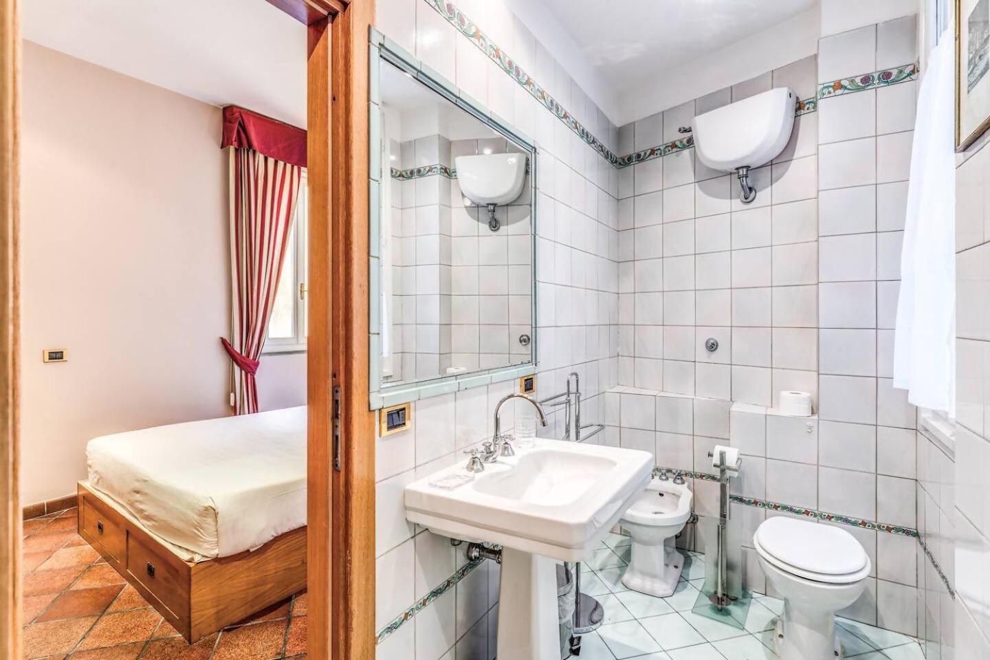 Cozy Flat In Trevi Fountain Apartment Rome Bagian luar foto